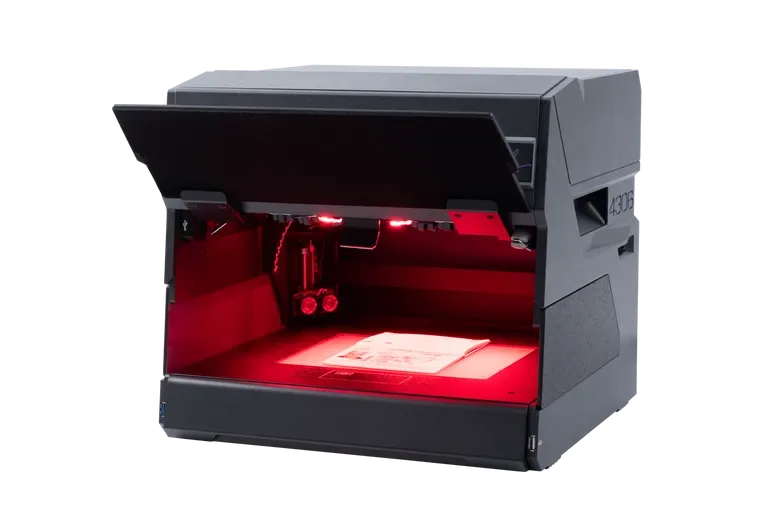 Regula forensic document examination device